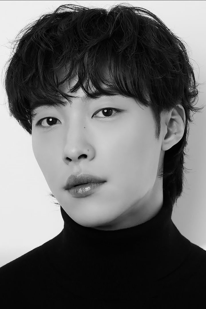 Woo Do Hwan – Biography, Age, Korean Dramas & Movies