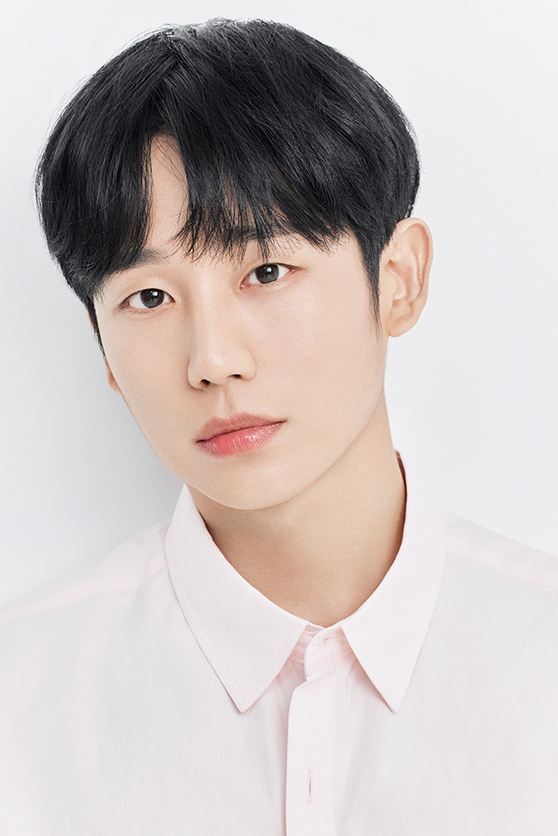 Jung Hae In – Biography, Age, Korean Dramas & Movies