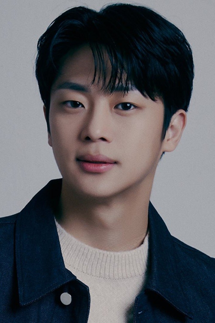 Lee Sin Young – Biography, Age, Korean Dramas & Movies